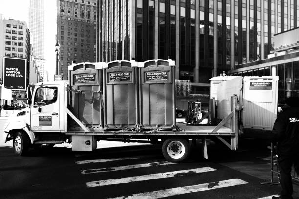 Best Porta potty delivery and setup  in Swansea, IL